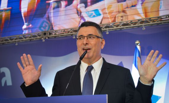 גדעון סער: "לא נלחמים בפייק ניוז באמצעות יצירתו"