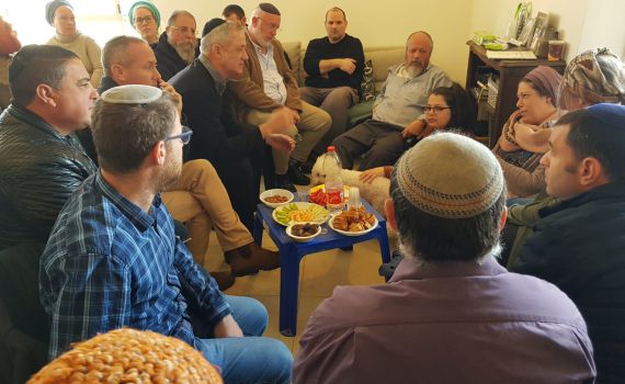 גנץ וגבאי ניחמו את משפחתה של אורי הי"ד