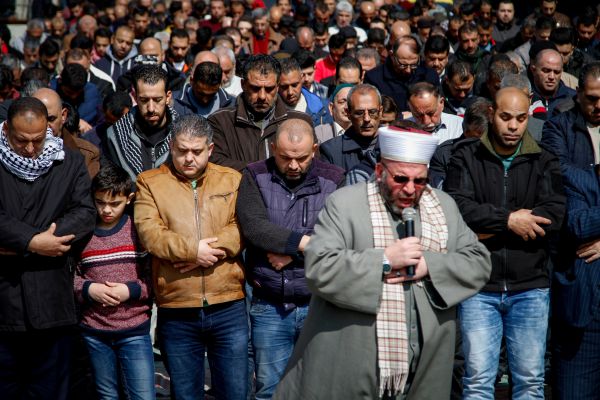 עימות בהר הבית: ערבים פרצו לרחבת שער הרחמים