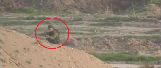 צפו בתיעוד: המחבל פוגע בקסדה, הלוחם ניצל בנס