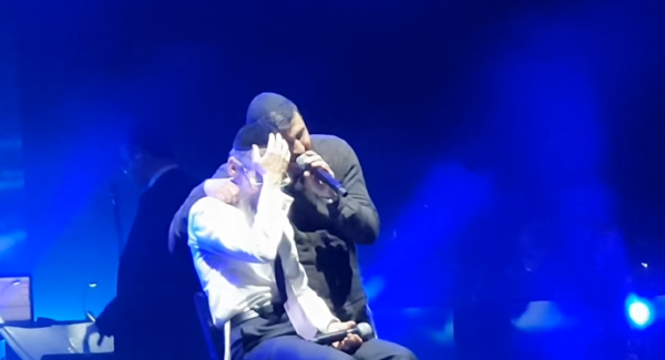 צפו: כשריבו הגיע להפתיע את אברהם פריד על הבמה