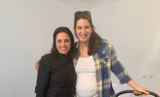 קרב הפמיניסטיות: "לכל יולדת, יש את הזכות לבחור"