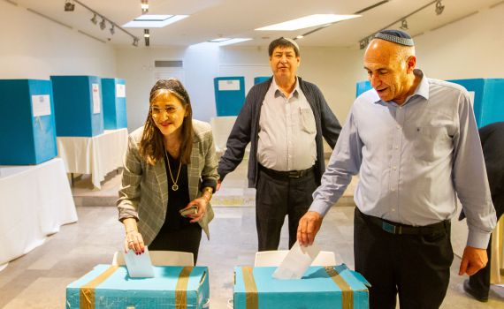 יוגב: "לא אנחנו, זה אתה שמקבל את הטלפון האחרון"