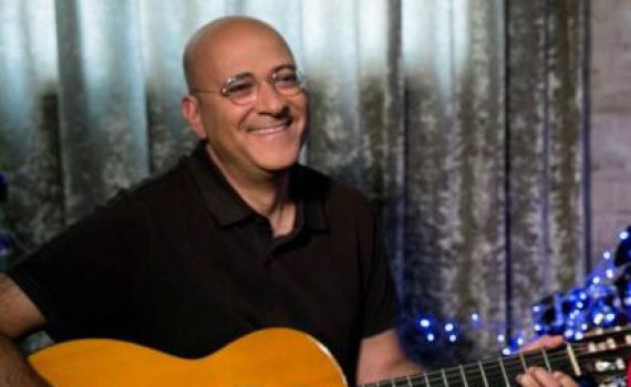 צפו: עובדיה חממה מארח אמן מפתיע ל'מדרשיר'