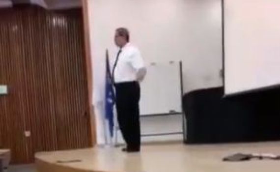 צפו: ‏מופע הסטנדאפ של המפכ"ל לשעבר רוני אלשיך