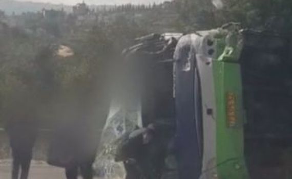 צפו: רגע אחרי התאונה- הפצועים נמלטים מהחלון