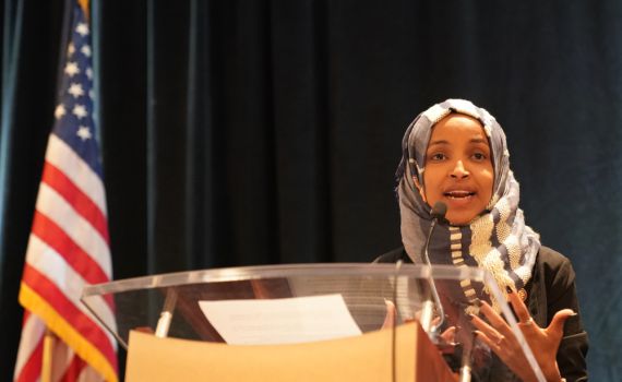 אחרי ההתבטאויות: עומאר הודחה מוועדת הקונגרס