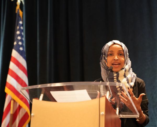 אחרי ההתבטאויות: עומאר הודחה מוועדת הקונגרס