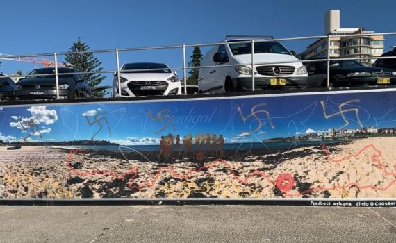 אנטישמיות באוסטרליה: צלבי קרס רוססו בחוף הים