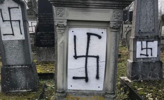 צרפת: 80 קברים הושחתו בבית קברות יהודי במדינה