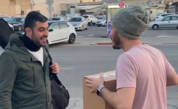 צפו: המתנה המרגשת שקנה נתן גושן לישי ריבו