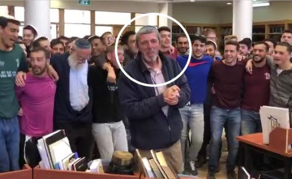 צפו בקבלת הפנים לרב רפי פרץ במכינת עצמונה