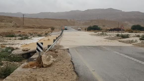 שיטפונות במדבר יהודה: ציר המלונות בעין גדי נחסם