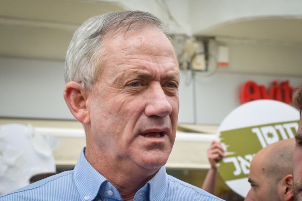 הפסד ביתי: בני גנץ הובך בתיכון בו לומד בנו