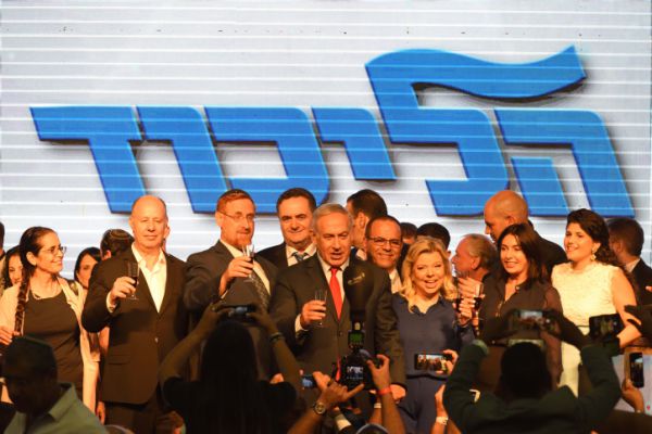 הגיע הזמן להתעורר: זהירות, סכנה מימין