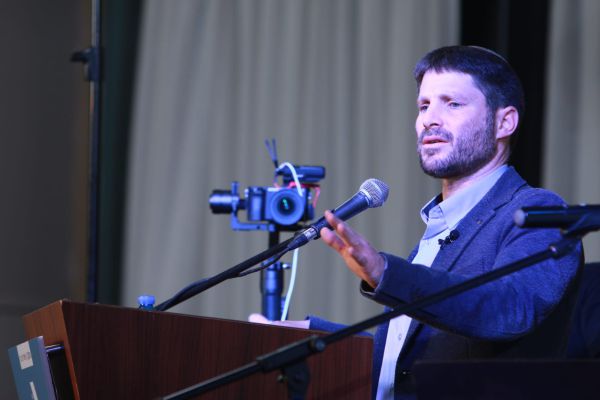 סמוטריץ' לרב פרץ: "לציבור נמאס, די עם הסיסמאות"