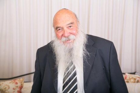 הרב אביאור הובא למנוחות: "נעקרה אבן מגופנו"