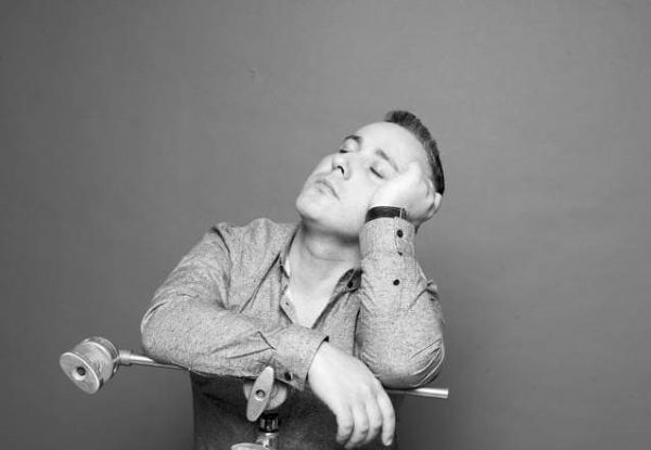 צפו: יניב בן משיח בשיתוף פעולה עם הזמר היווני