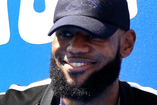 העקיצה החדשה של לברון ג'יימס לחבריו בלייקרס