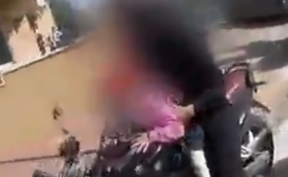 סכנת חיים: נתפס מרכיב את בתו בת ה-4 על אופנוע