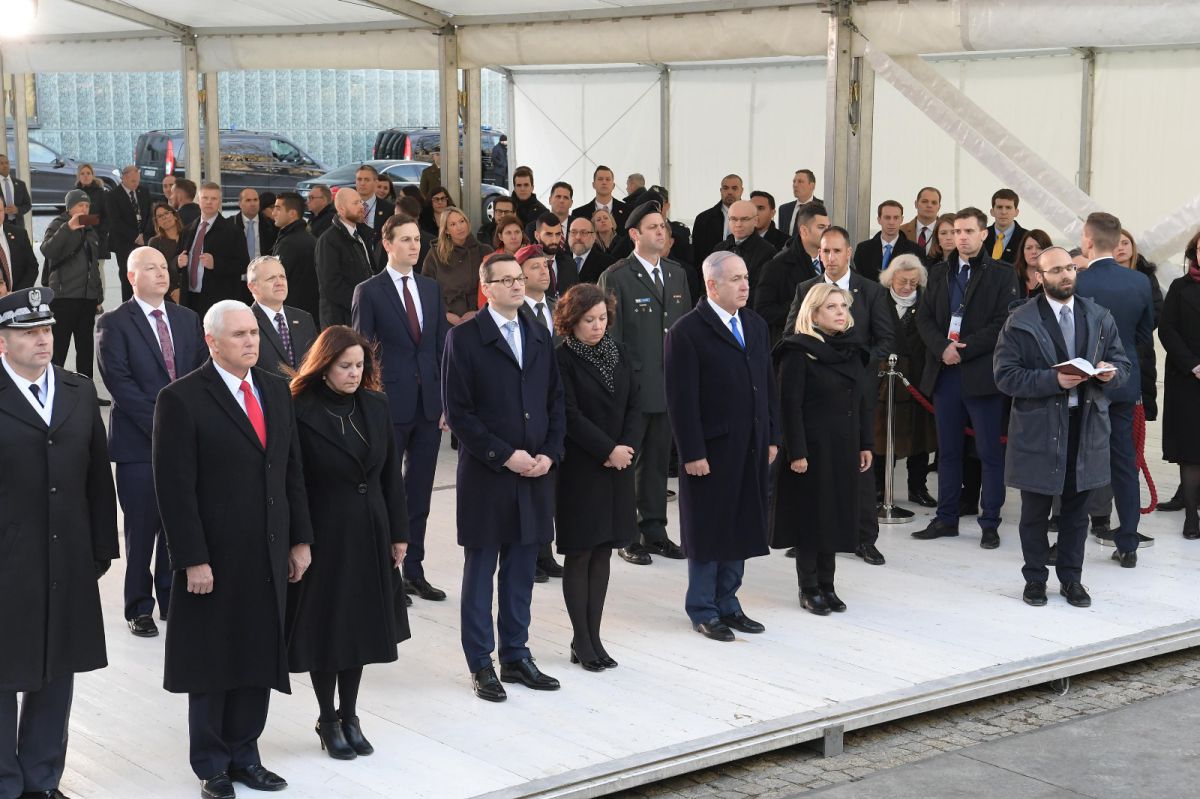 צפו: נתניהו וסגן נשיא ארה"ב באנדרטה לגטו ורשה