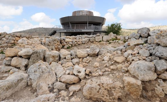 במצוות הכומר, עלתה לשילה הקדומה ונפקדה בבן