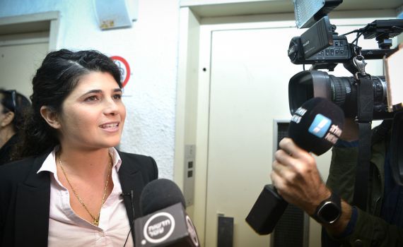 בגלל אישה במחוז דן, שרן השכל חוזרת למקום ריאלי