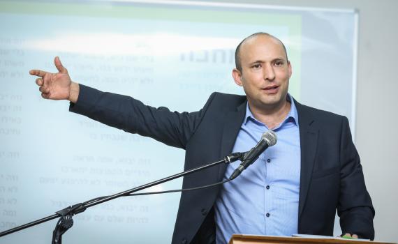 חוזרים למגזר: בנט מקושש קולות אצל בוגרי עצמונה