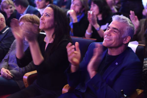 הבוקר פגישתם של לפיד וגנץ לאיחוד רשימות