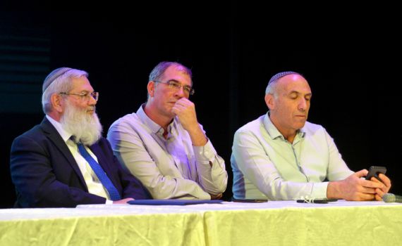 סקר: הבית היהודי מתחזק; העבודה עם 5 מנדטים בלבד