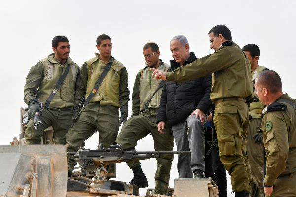 ניצחון לעבודה: נתניהו לא יוכל להצטלם עם חיילים