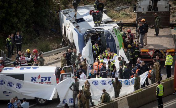 האזינו: תוך כדי שיחה עם מד"א האטובוס התהפך
