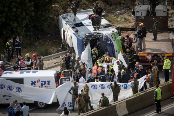 האזינו: תוך כדי שיחה עם מד"א האטובוס התהפך