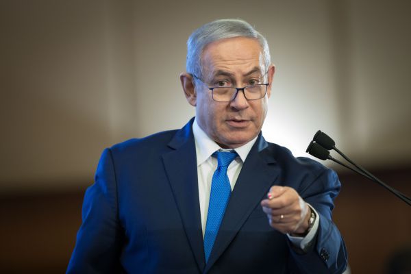 תיקי נתניהו – פארסה משפטית • דעה