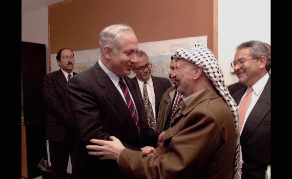 גנץ לנתניהו: גירשת יהודים. שילמת פרוטקשן לחמאס