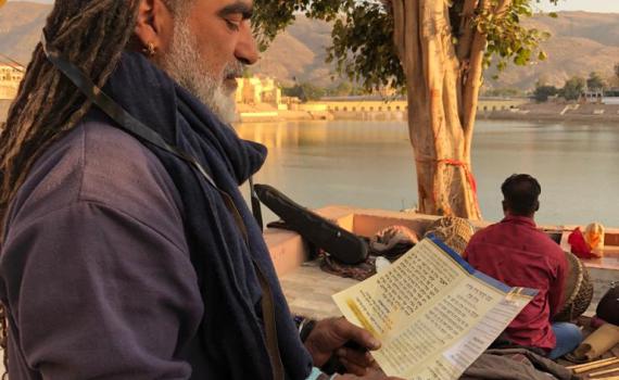 אל תתנו לראסטות להטעות: מוש בן ארי מתחזק בהודו