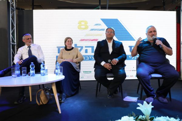 עימות בכנס המנהלים: "בנט בגד בציונות הדתית"