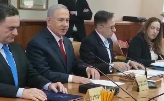 נתניהו נגד גנץ: "טרמפיסט שמנסה לעלות על הגל"