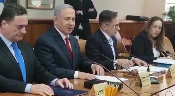 נתניהו נגד גנץ: "טרמפיסט שמנסה לעלות על הגל"