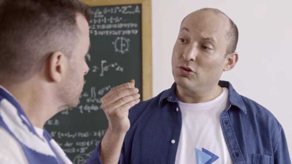 בנט משחק בסרטון חדש: מה זה הימין החדש? צפו