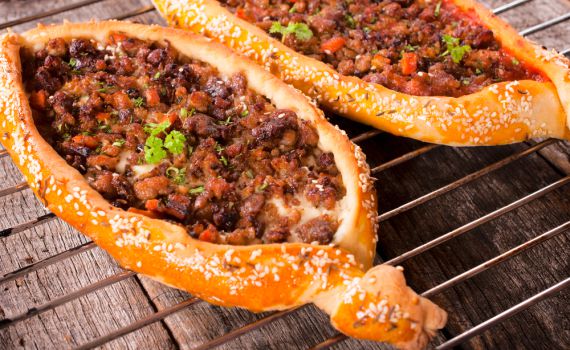 זו הסיבה שאתם צריכים להכין פיצה בשרית לשבת