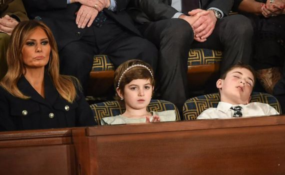 משעשע: נרדם בנאום של טראמפ והפך לכוכב רשת