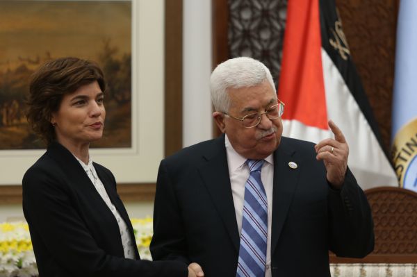 אבו מאזן נפגש עם זנדברג: "קיזוז המשכורות פגע בנו"