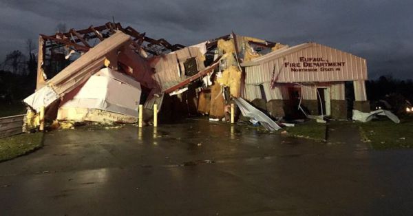 אסון בארה"ב: 23 הרוגים, בהם ילדים, בסופת טורנדו