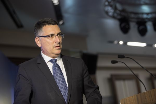 "צעד אמיץ"; "הוא הובס": כל התגובות לפרישת סער