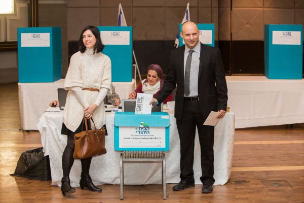 גילת בנט: "נתניהו מושחת, מתעלם מהאוייב"