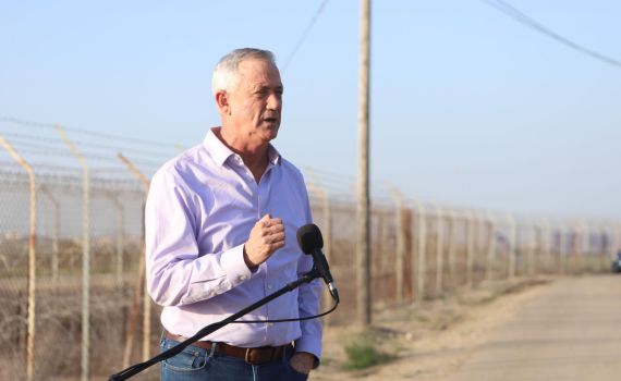 הצהרת גנץ: "הפריצה לנייד סיפור פוליטי רכילותי"