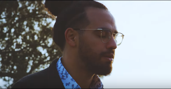 פותח את הלב: בניה ברבי משיק קליפ מרגש• צפו