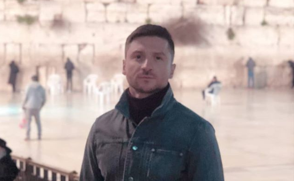 "שמח להיות כאן": נציג רוסיה באירוויזיון נחת בארץ