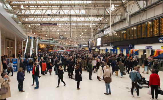 דרמה בלונדון: סוכל פיגוע משולב ברכבת ונמל תעופה